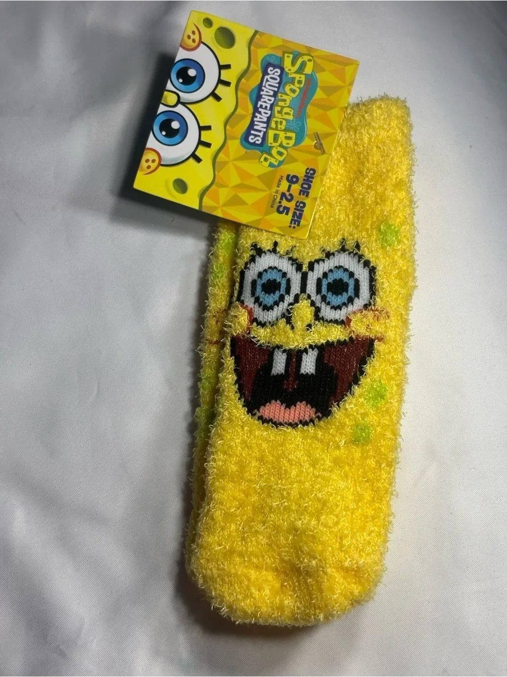 2 New SpongeBob Yellow Fuzzy Socks & Nickelodeon Patrick Star Figurine
